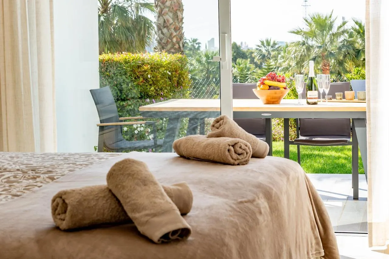 Alcazaba Lagoon Apartment With Private Beach, Pools, Gym, Sauna, Hot Tub & Fully Equipped Kitchen Casares