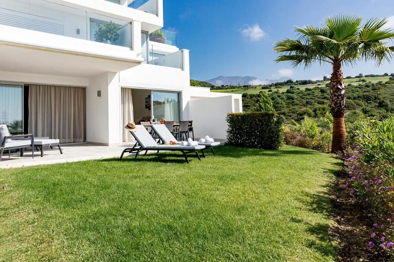 Alcazaba Lagoon Apartment With Private Beach, Pools, Gym, Sauna, Hot Tub & Fully Equipped Kitchen Casares