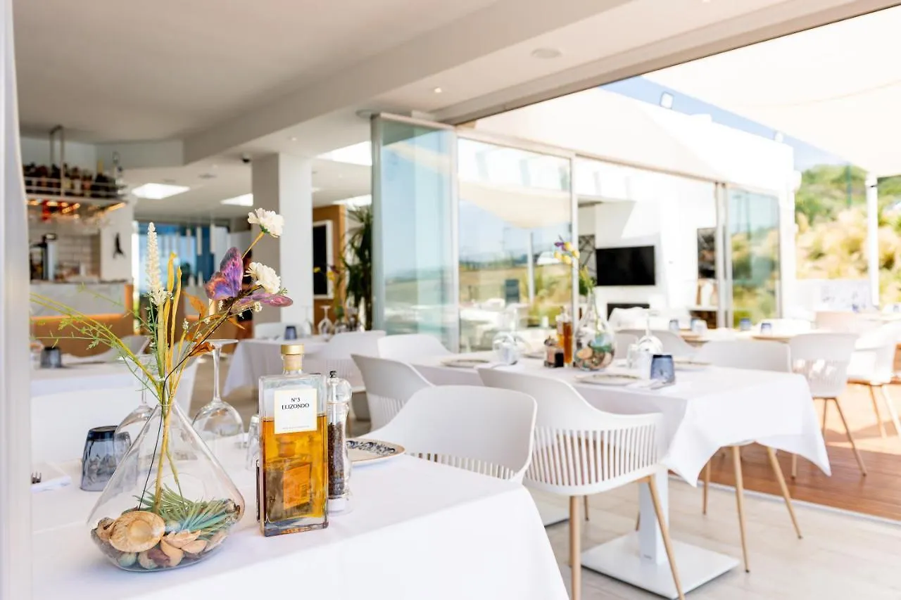 Alcazaba Lagoon Apartment With Private Beach, Pools, Gym, Sauna, Hot Tub & Fully Equipped Kitchen Casares Spanyolország