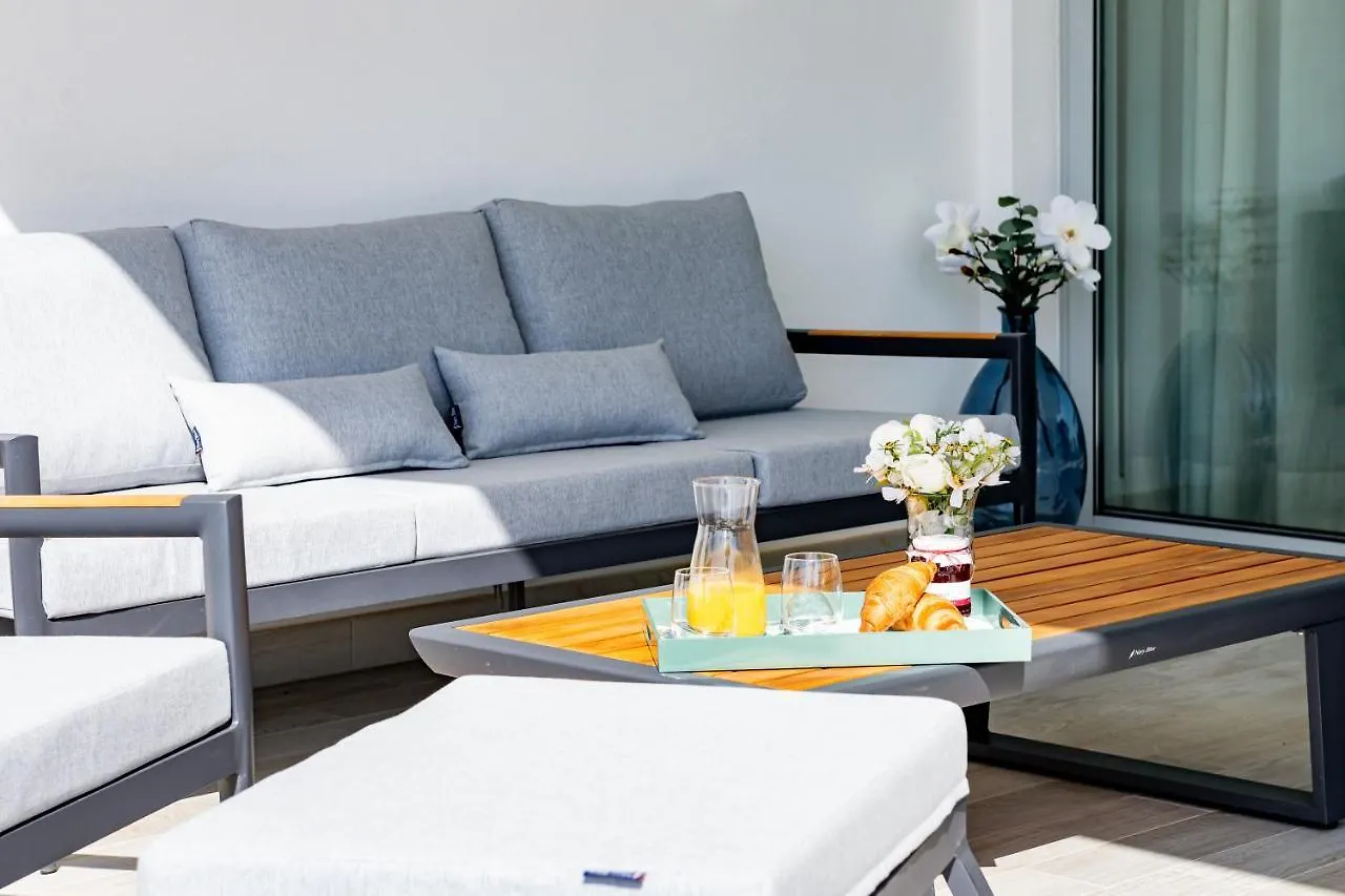 Alcazaba Lagoon Apartment With Private Beach, Pools, Gym, Sauna, Hot Tub & Fully Equipped Kitchen Casares