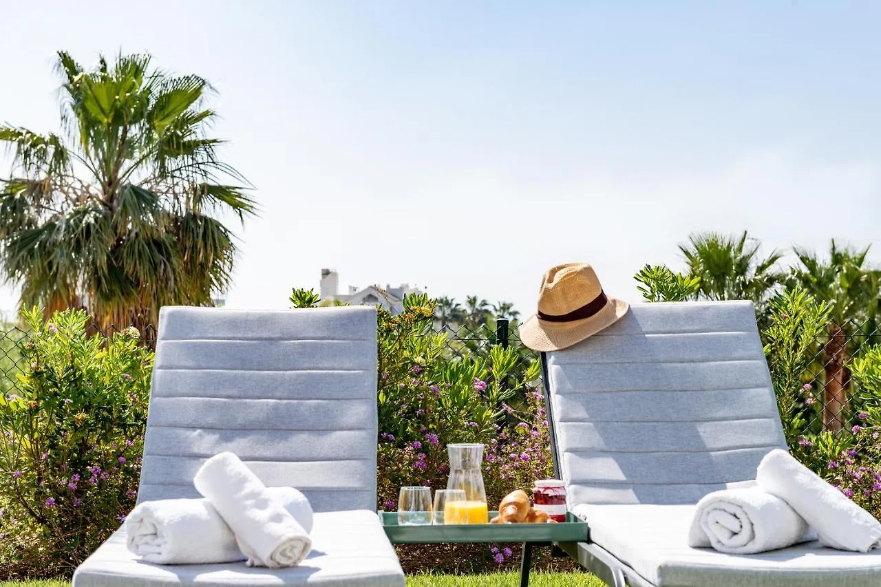 Alcazaba Lagoon Apartment With Private Beach, Pools, Gym, Sauna, Hot Tub & Fully Equipped Kitchen Casares